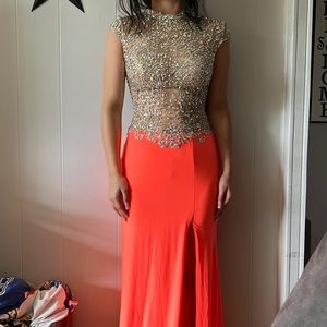 Size 2 juniors prom style dress. Worn once.